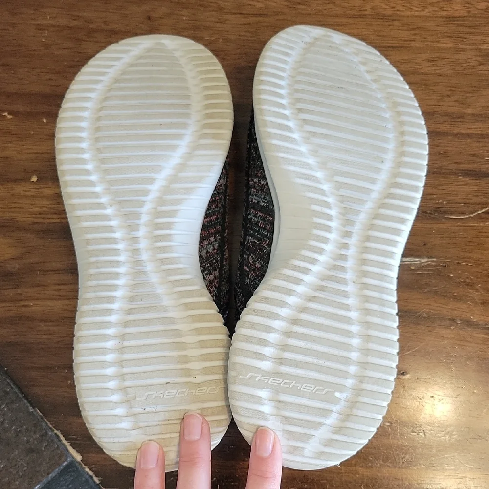 Sketchers Patterned Sneakers - Picture 5 of 7